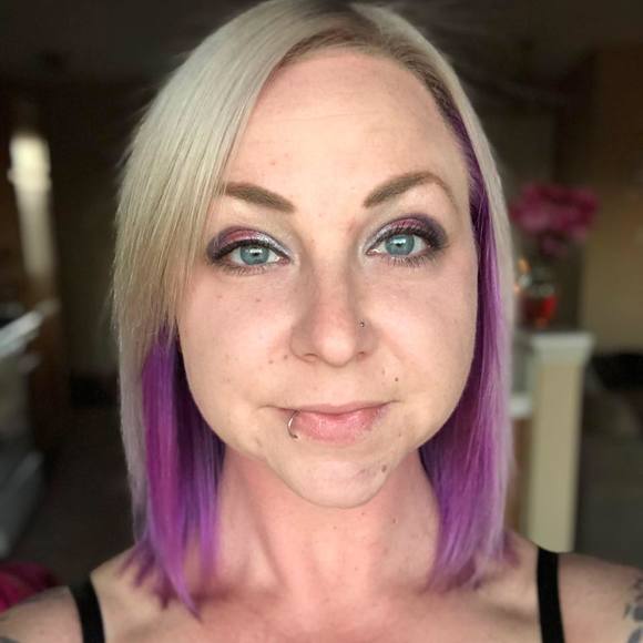 Meet your Posher, Tricia - Picture 1 of 1